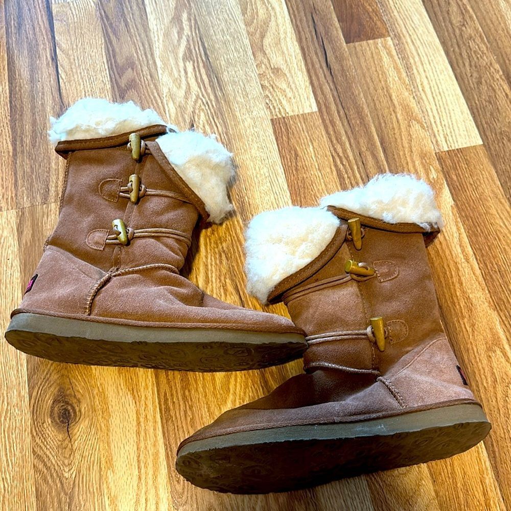 Ukala beige suede boots with Merino wool lining size 10